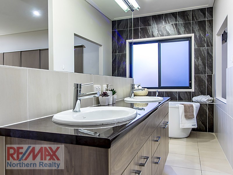 16 Louise ct, Cashmere QLD 4500