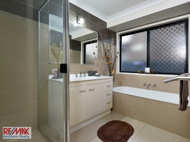 4 Curlew Court, Warner QLD 4500