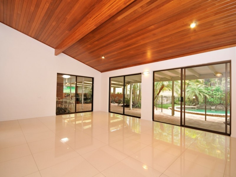 8 Pinecone Court, Bunya QLD 4055