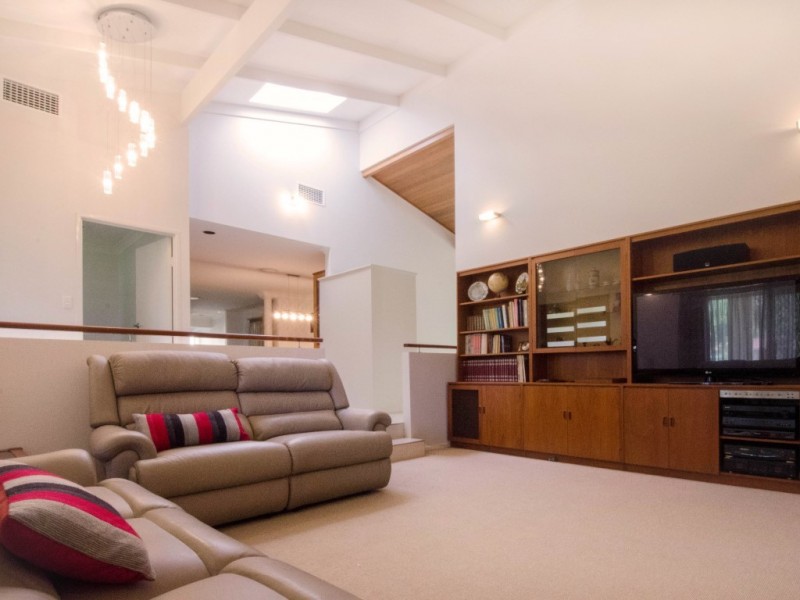 8 Pinecone Court, Bunya QLD 4055