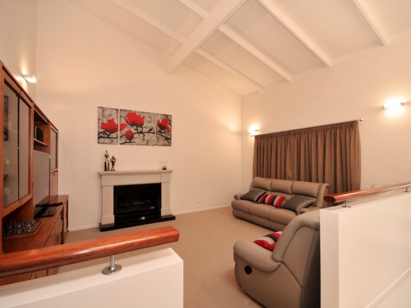 8 Pinecone Court, Bunya QLD 4055