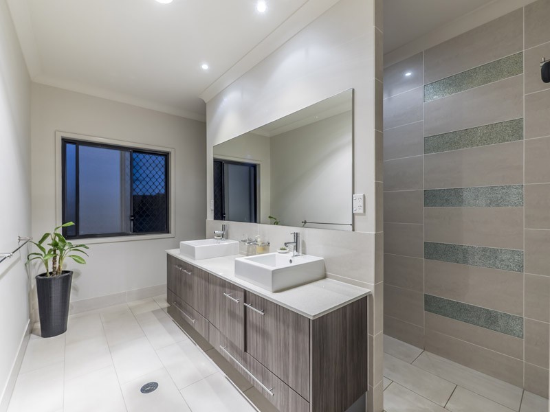 40 Wivenhoe Ave, Albany Creek QLD 4035