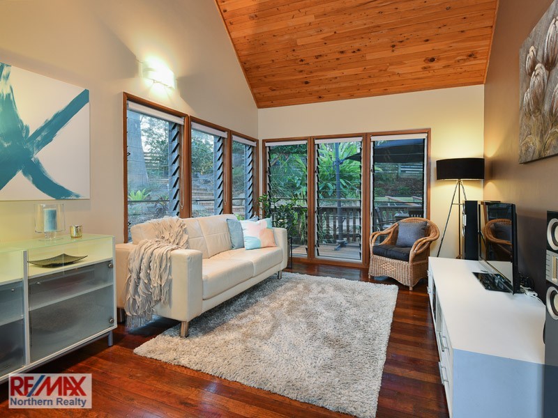 27 Buranda Road, Clear Mountain QLD 4500