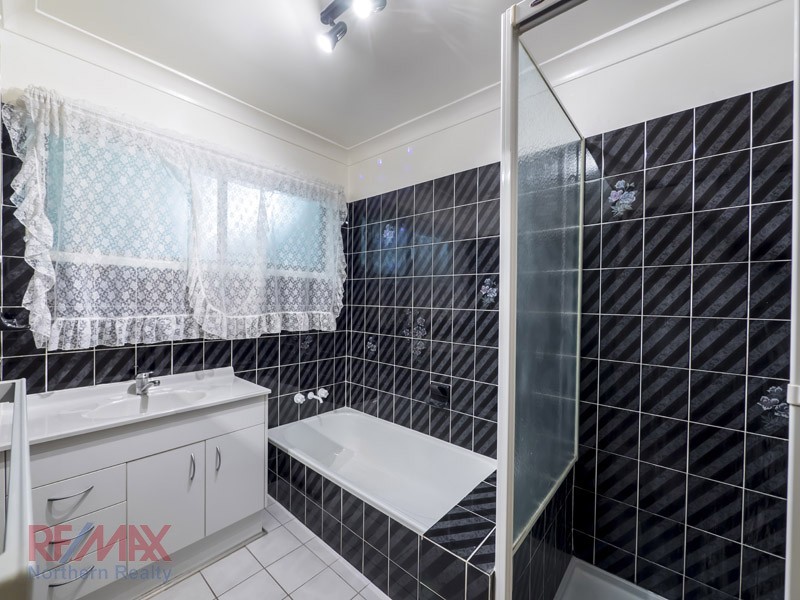 27 Woodbury Ave, Bray Park QLD 4500