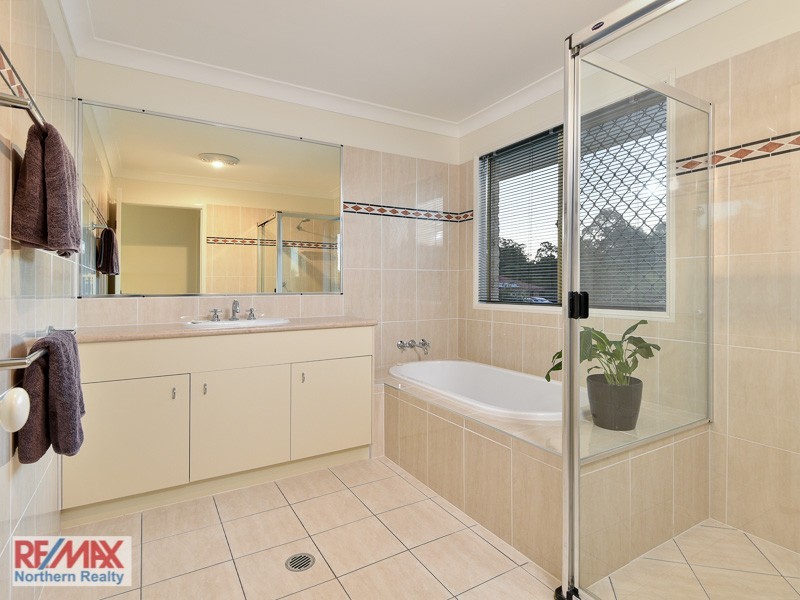 81 Hayward Ave, Cashmere QLD 4500