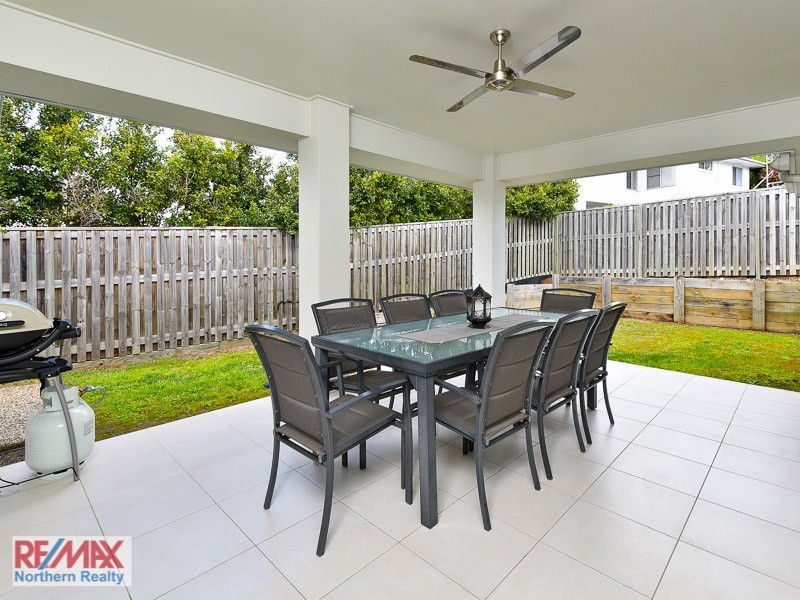 10 Crossing Drive, Eatons Hill QLD 4037
