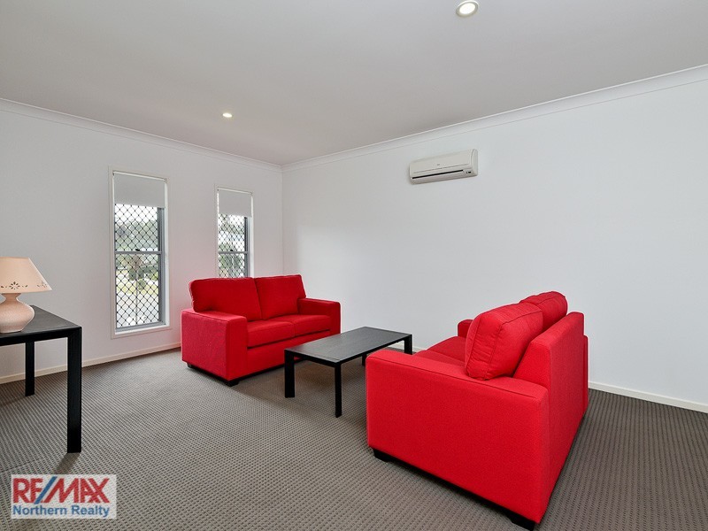 10 Crossing Drive, Eatons Hill QLD 4037
