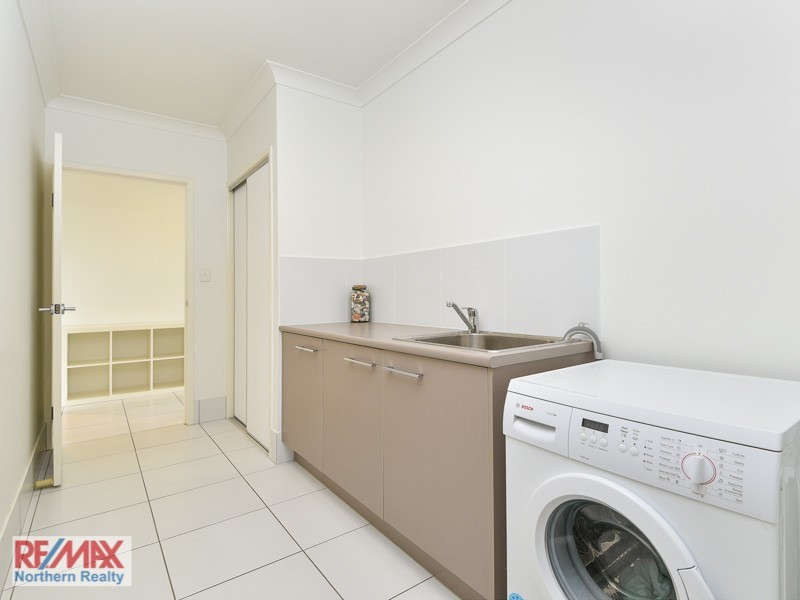 10 Crossing Drive, Eatons Hill QLD 4037