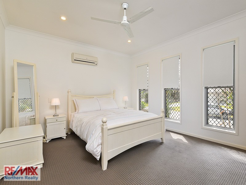 10 Crossing Drive, Eatons Hill QLD 4037