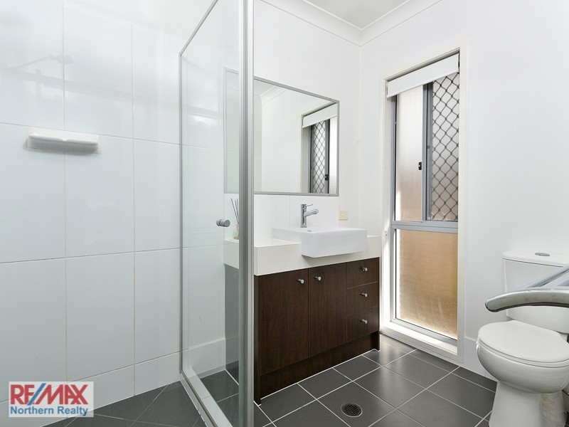 10 Crossing Drive, Eatons Hill QLD 4037