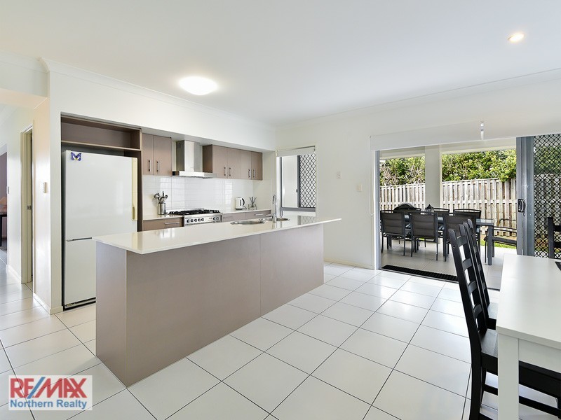 10 Crossing Drive, Eatons Hill QLD 4037