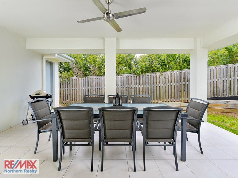 10 Crossing Drive, Eatons Hill QLD 4037
