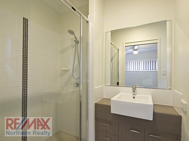 2/7 Creekside Crt, Everton Hills QLD 4053