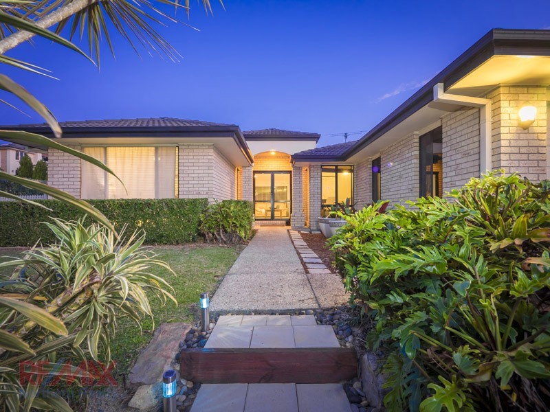 38 Hunter Cct, Petrie QLD 4502