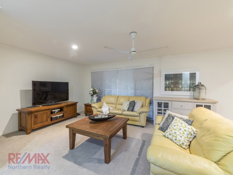 38 Hunter Cct, Petrie QLD 4502