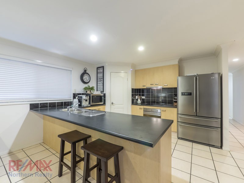 38 Hunter Cct, Petrie QLD 4502