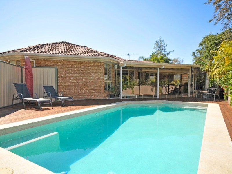 5 Brandy Court, Eatons Hill QLD 4037