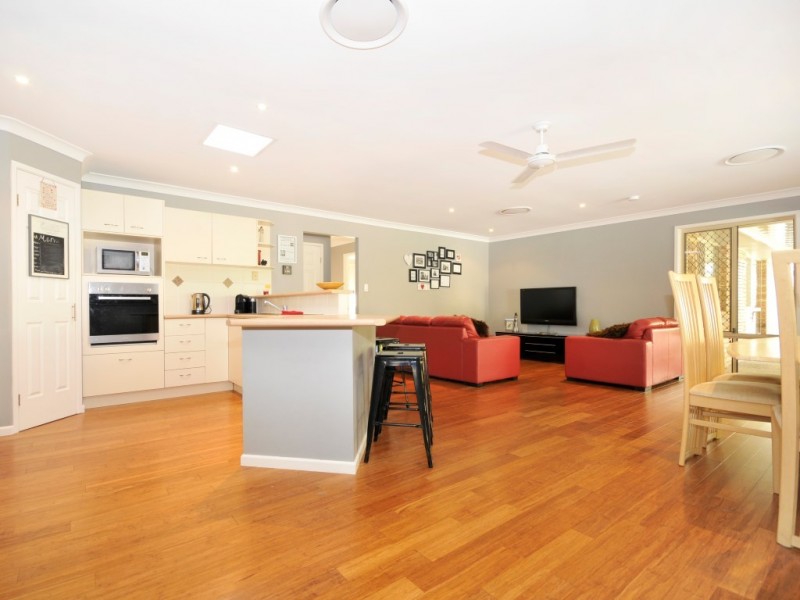 5 Brandy Court, Eatons Hill QLD 4037