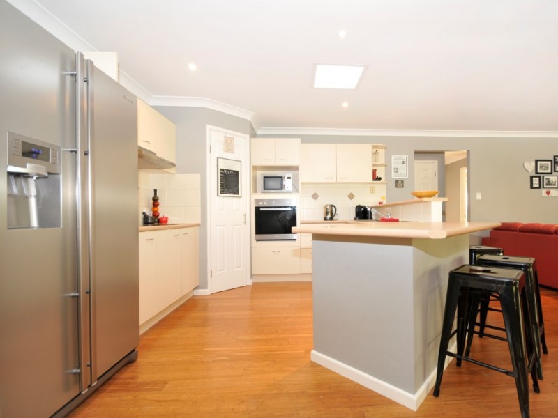 5 Brandy Court, Eatons Hill QLD 4037