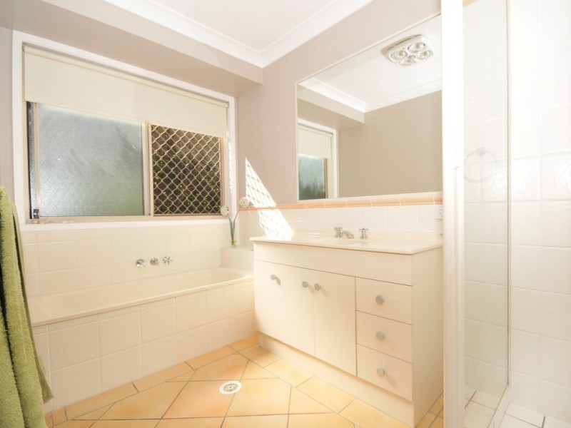 5 Brandy Court, Eatons Hill QLD 4037