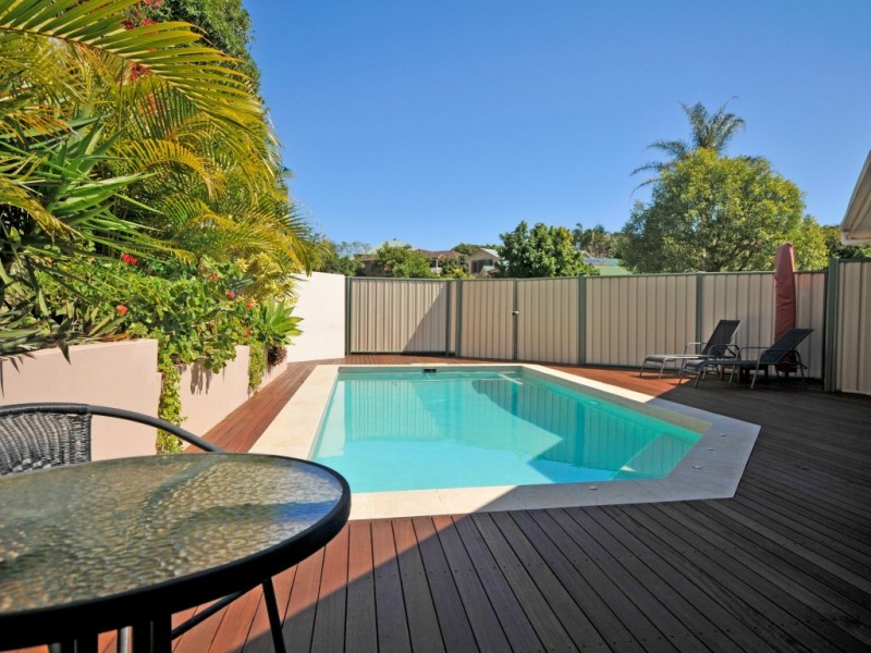 5 Brandy Court, Eatons Hill QLD 4037