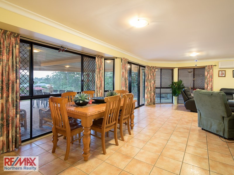 87 Hillenvale Ave, Arana Hills QLD 4054