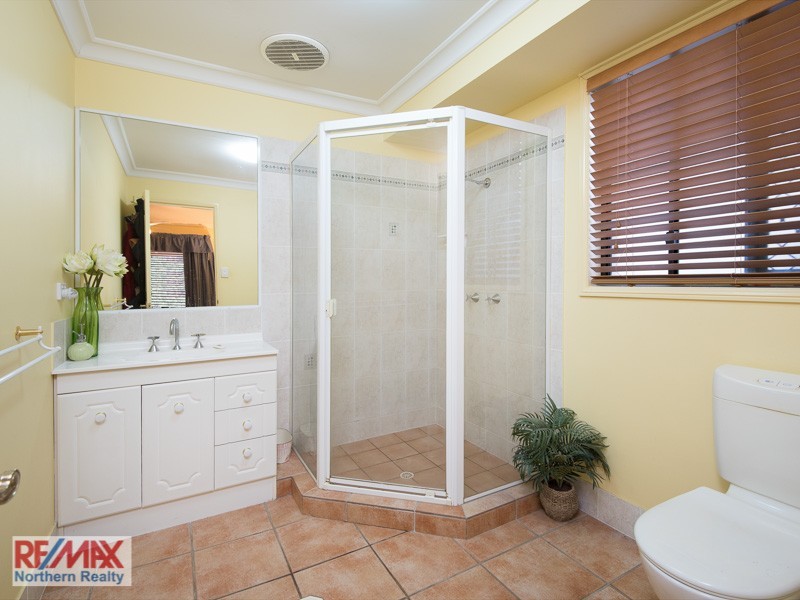 87 Hillenvale Ave, Arana Hills QLD 4054