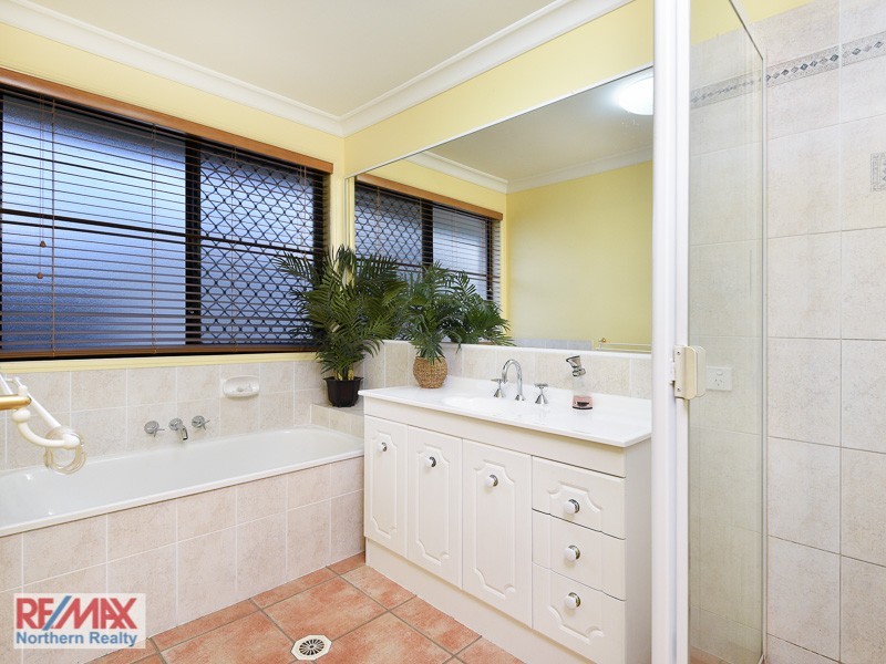 87 Hillenvale Ave, Arana Hills QLD 4054