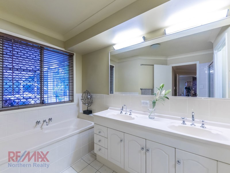 4 Lambertia Ct, Albany Creek QLD 4035