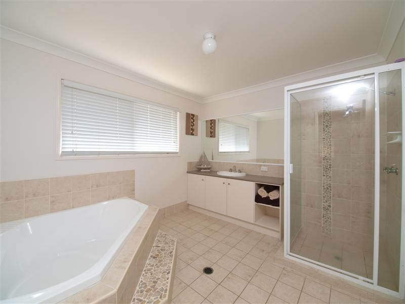 24 Silkyoak Way, Albany Creek QLD 4035