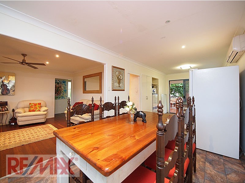 16 Windemere Rd, Albany Creek QLD 4035