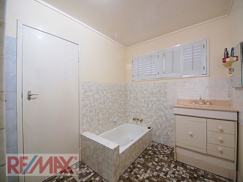 16 Windemere Rd, Albany Creek QLD 4035