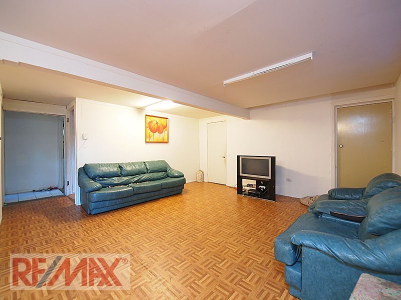 16 Windemere Rd, Albany Creek QLD 4035