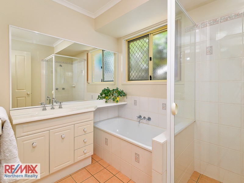 9 Meilland Court, Eatons Hill QLD 4037