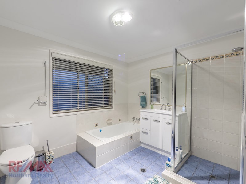 33 COWRIE PDE, Albany Creek QLD 4035