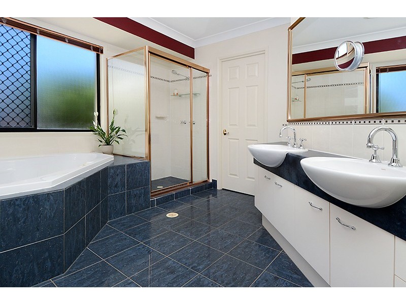 40 Larwood Place, Ferny Hills QLD 4055