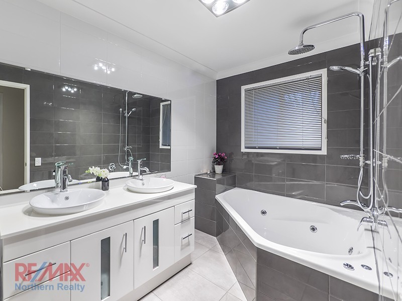 9 Challinor Drive, Albany Creek QLD 4035