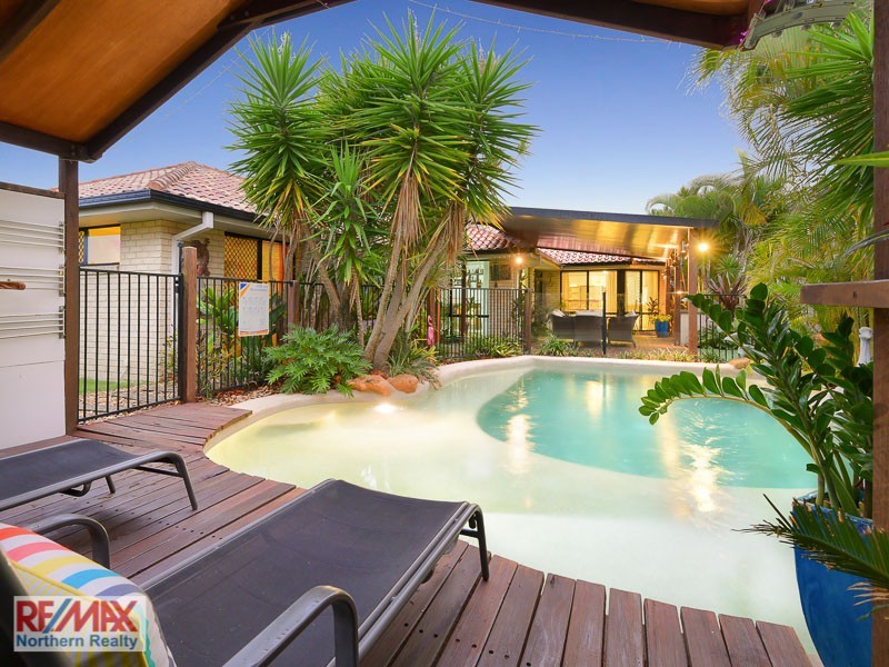 9 Lawson Close, Petrie QLD 4502