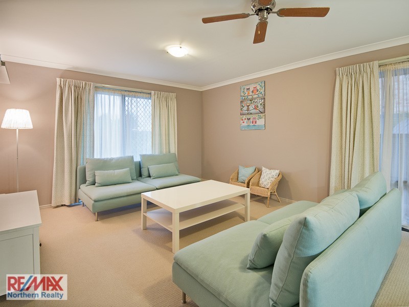 9 Lawson Close, Petrie QLD 4502
