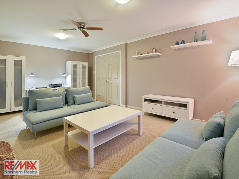 9 Lawson Close, Petrie QLD 4502