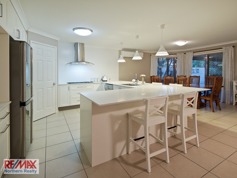 9 Lawson Close, Petrie QLD 4502