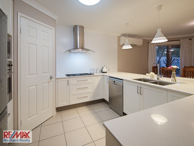 9 Lawson Close, Petrie QLD 4502