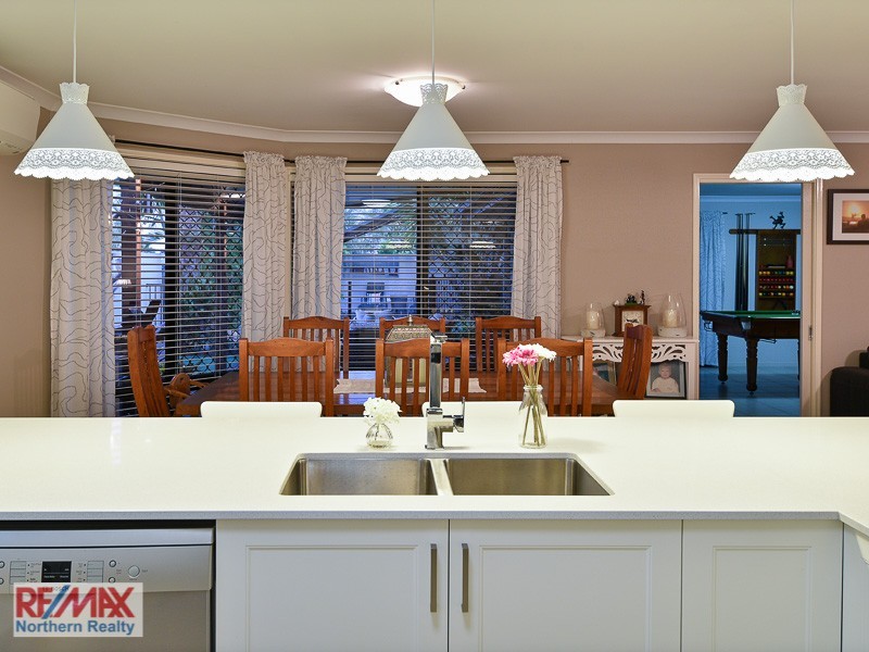 9 Lawson Close, Petrie QLD 4502