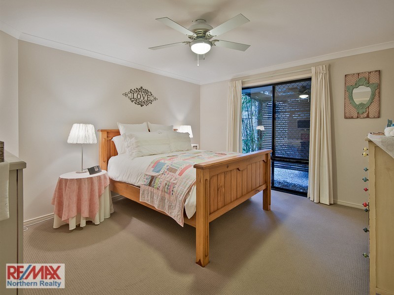 9 Lawson Close, Petrie QLD 4502