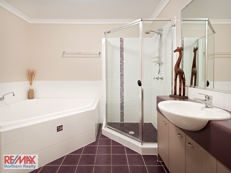 9 Lawson Close, Petrie QLD 4502