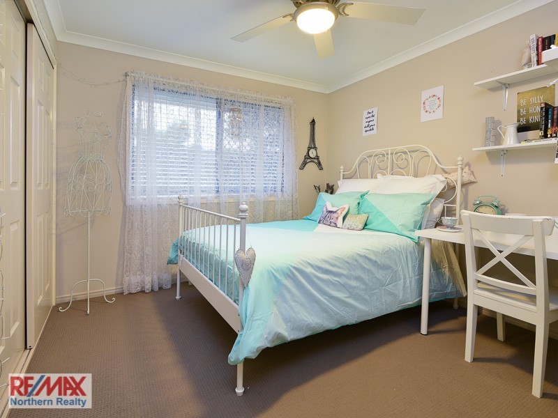 9 Lawson Close, Petrie QLD 4502