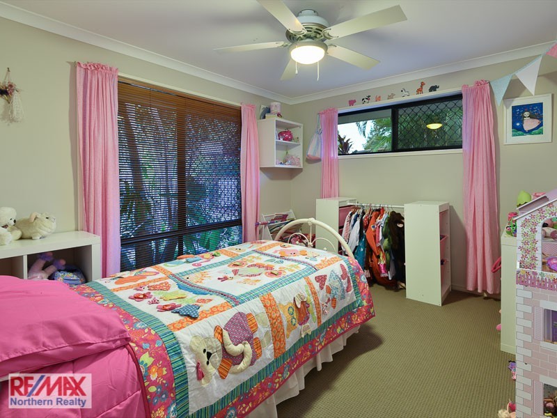 9 Lawson Close, Petrie QLD 4502