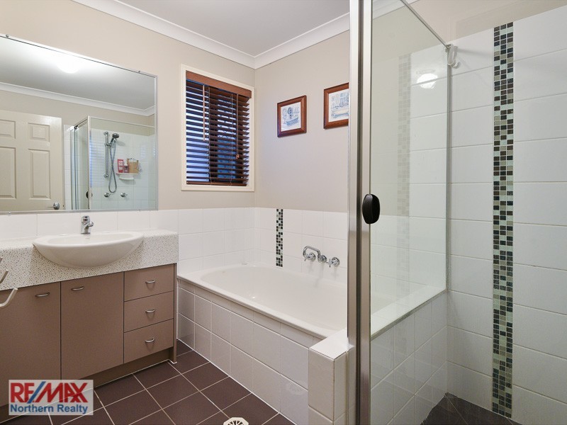 9 Lawson Close, Petrie QLD 4502