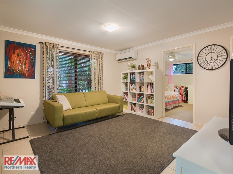 9 Lawson Close, Petrie QLD 4502