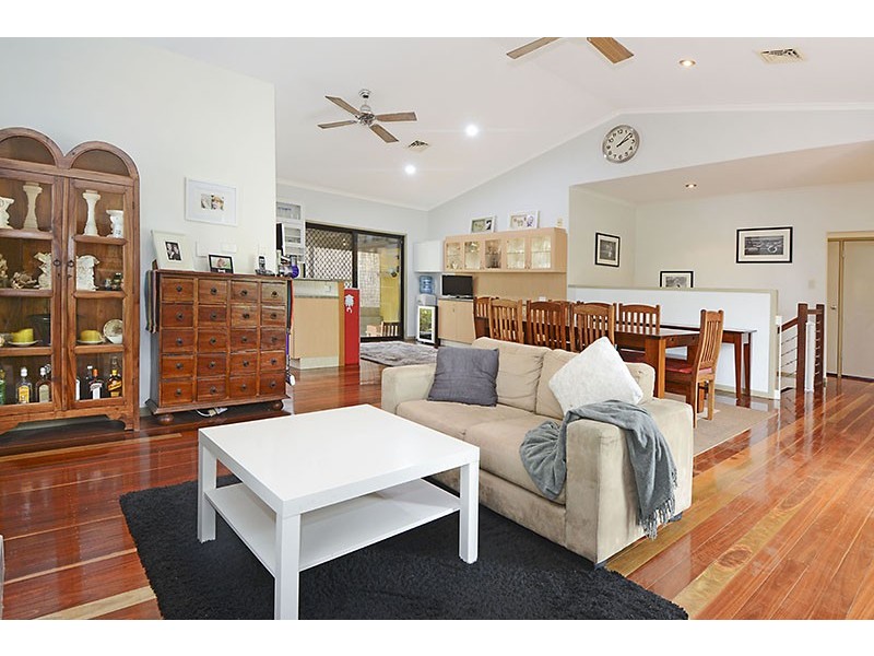 31 Larwood Place, Ferny Hills QLD 4055